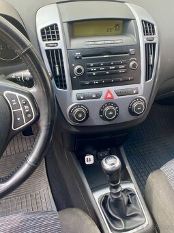 Kia Ceed kombi 1.6 crdi 85kw najeto 211000km - 7