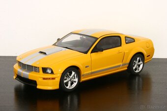 FORD Mustang Shelby GT - AUTOart 1:18 - 7