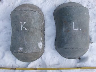 prodám díly z koňského kočáru. Nádrže na PHM, odčerpávací ru - 7