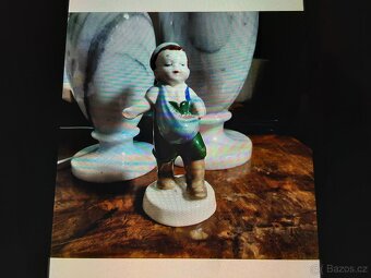 Stará porcelánová figurka - 7