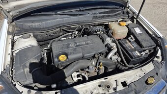 Opel Astra 1,7 CDTi kombi 2010 - 7