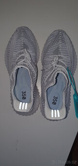 Úplně nové tenisky Yeezy Boost 350 V2 "Static" 43 - 7