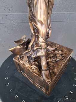 Velká bronzová socha, značená - 7