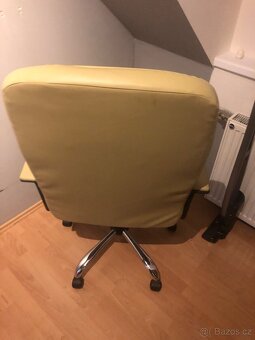 Šatní skříň + kolečková židle - 7