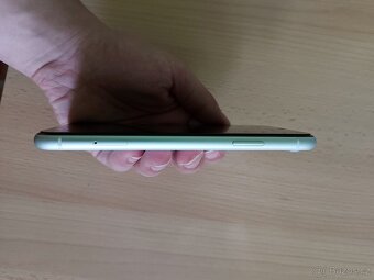 iPhone XR 64GB bílý - stav jako nový - 7