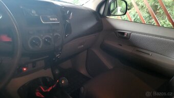 Prodám Toyotu Hilux 2.4 D4-D - 7