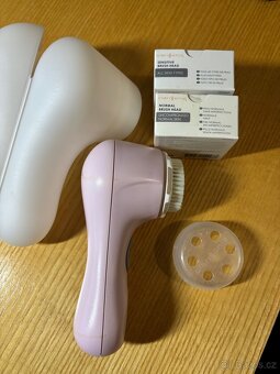 Čisticí kartáček Clarisonic Mia2 + 2 nové čisticí hlavy - 7