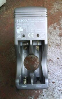 Nabíječka baterií Tesco - 7