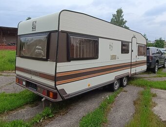 Knaus AZUR 560, chata na kolech - 7
