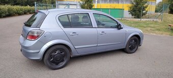 Prodám Opel astra H 1.4i 16V 66Kw r.v.2010 naj.160tis. - 7