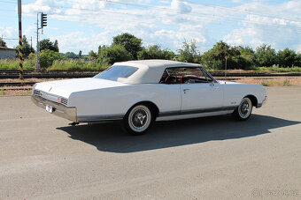 1966 Oldsmobile Delta 88 Convertible 425 V8 - po renovaci - 7