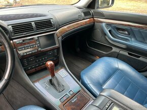 BMW 750i E38 - 7