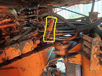 Kolový NAKLADAČ ZTS UNK 320 - 7