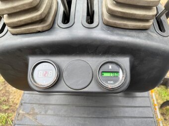 Minibagr BG 800. 02 - 7