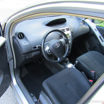 Toyota Yaris II 1,3VVT-i 64kw, AUTOMAT, Klimatizace - 7