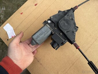 2x stahovačka u řidiče na VW T4 pofacelift - 7