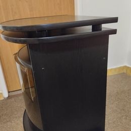 Moderní tv stolek s otáčecí deskou a skleněnými dvířky - 7
