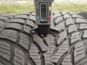Prodám zánovní zimní pneu Nokian 255/40 R20 - 7