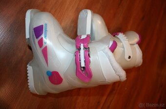 divcí lyže Atomic 70 cm , lyžaky Elan - 7