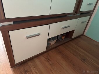 Vitrina, prosklená skříň - 7