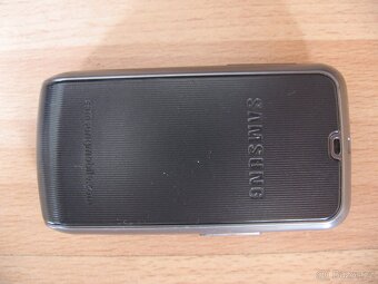 Tlačítkový mobil "véčko" zn. Samsung - 7
