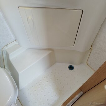 Prodám karavan Chateau 400 s předstanem - 7