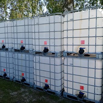 IBC nádrže kontejnery na 1000 litrů černé bílé - 7