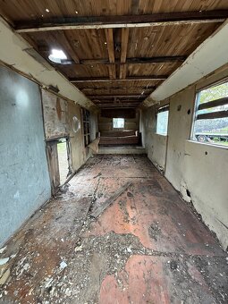 Maringotka 7m x 2,4m vhodná na rekonstrukci - 7