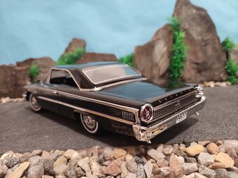 Prodám model 1:18 Ford galaxie 500 XL - 7