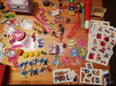 MIX KOLEKCÍ - WINX, Šmoula, princezny,Kitty, stikeez,sberat. - 7