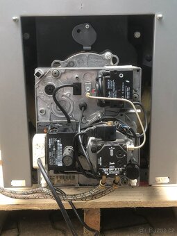 Prodám litinový kotel na olej 33 -36 Kw - 7