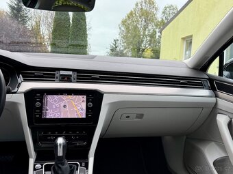 VW PASSAT 1.5TSi 110kW ELEGANCE DSG ACC Vyhř.okno Masáž 2021 - 7