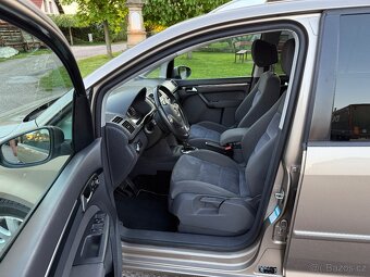 Touran 2.0 tdi 103 kw dsg pano bixenon 7 mist - 7