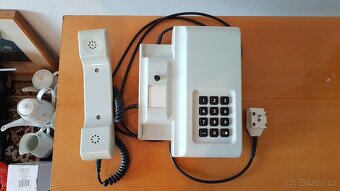 Starý telefon retro pevná linka - 7