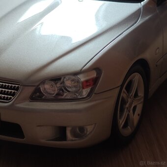 Limitovaný model Lexus IS200 v měřítku 1:18 - 7