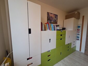 Dětský pokoj - skříně, stůl, postel - 7