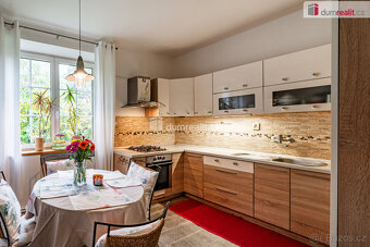 Prostorný byt 3+1 ve zvýšeném přízemí rodinné vily se zahrad - 7