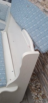 Rohová lavice bílá se stolem +2 židlemi - 7