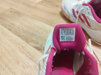 Halová dívčí obuv Adidas vel 36 1/4 - 7