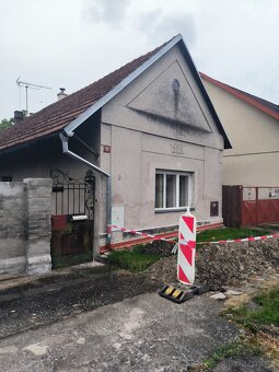 Nabízíme zemědělskou usedlost s 2 RD v obci - 7