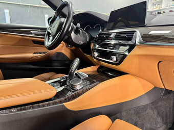 BMW Rad 5 Touring 530d xDrive LUXURY LINE - 7