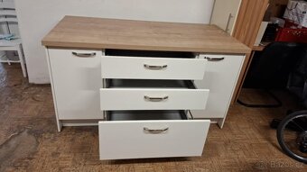 Prodejní pult – kvalitní nábytek s úložným prostorem - 7