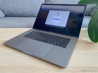 100% JAKO NOVÝ Apple MacBook Pro 15" s Core i9 - ZÁRUKA - 7
