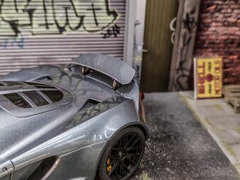 Henessey Venom 1:18 Autoart Signature - 7
