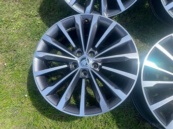Škoda Trinity 5x112 8x19 et44 - 7