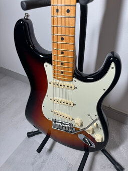Součástí balení je kufr pro kytaru Fender American Ultra Str - 7