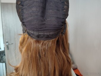 Nová polodlouhá sestříhaná zrzavá Lacefront paruka - 7