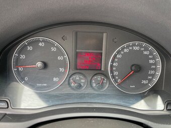 VW Golf V - 1,6 FSI - 85 KW benzin / 6 kvalt - 7