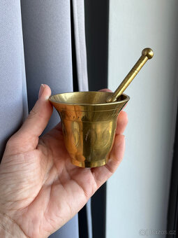 Mosazný lékárenský hmoždíř 13 cm s tloukem - 7
