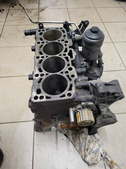 Blok motor 2.0l 103kw octavia 2 - 7
